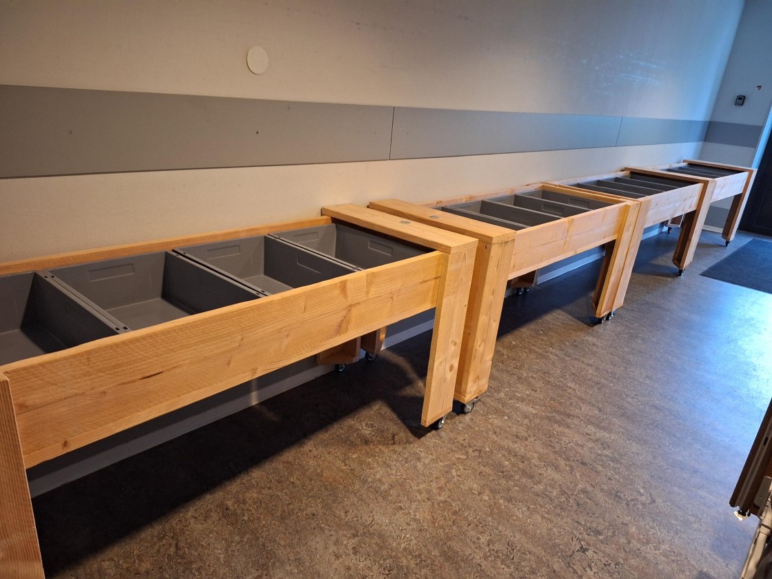 Kweektafel op wielen voor zorginstelling in de buitenruimte