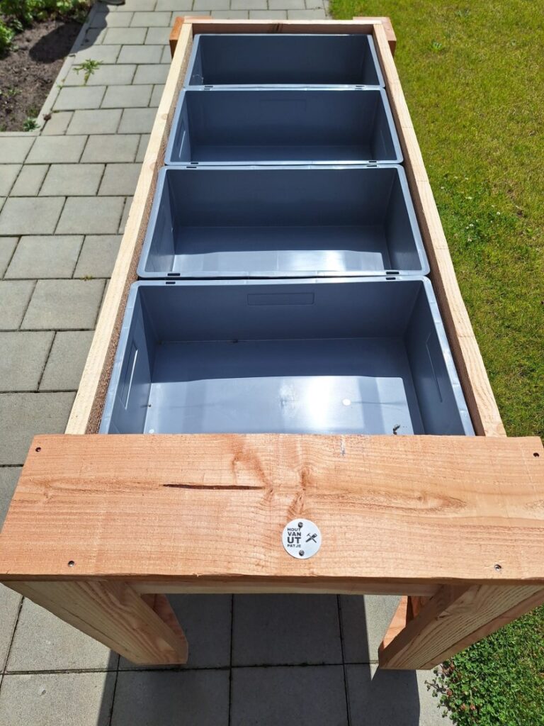 Verrijdbare kweektafel van douglas hout voor het kweken van plantjes