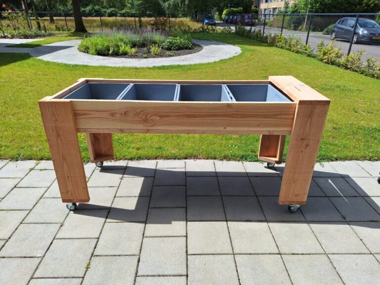 Verrijdbare kweektafel van douglas hout voor het kweken van plantjes