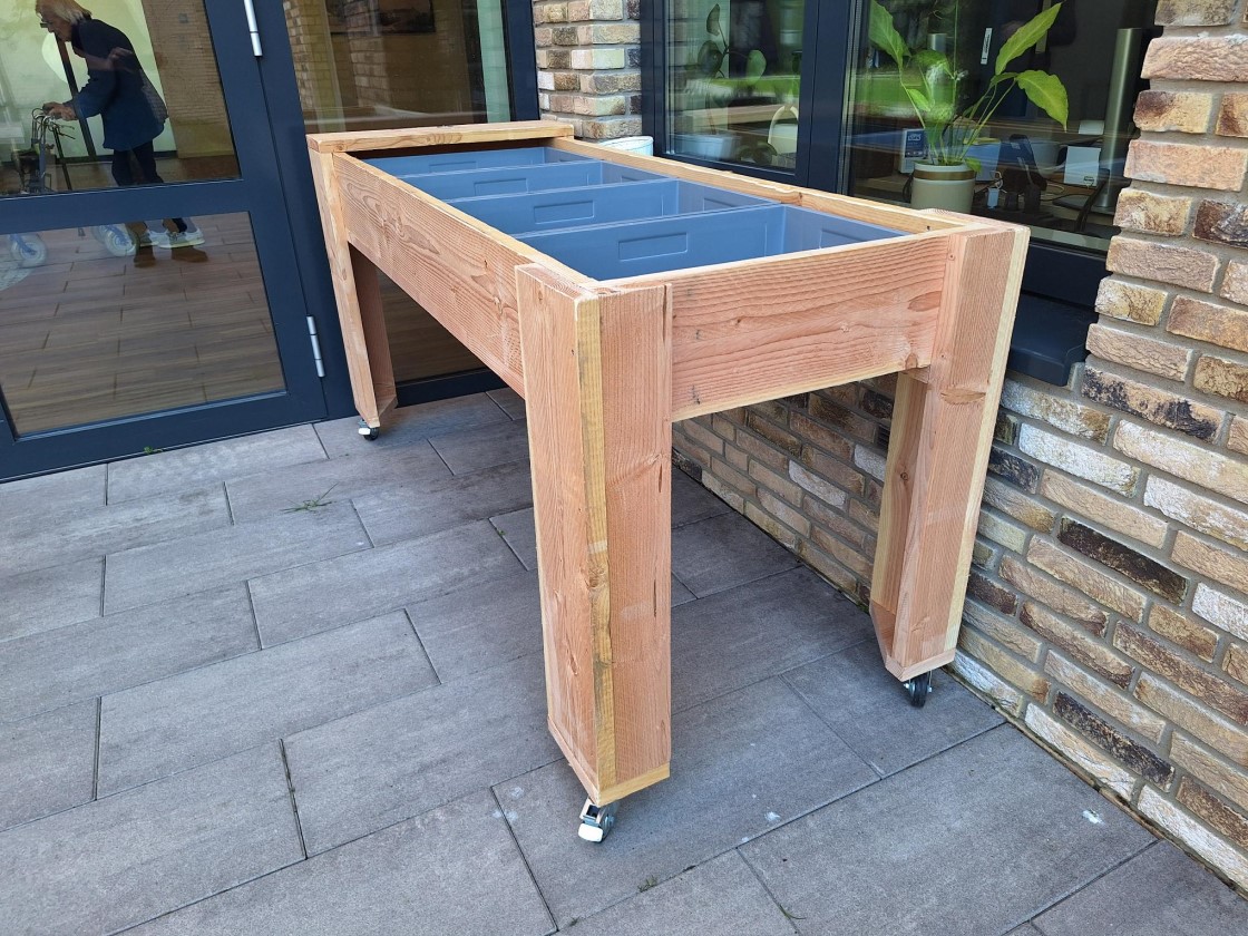 kweektafel van douglas hout geleverd aan woonzorgcentra zorggroep anna